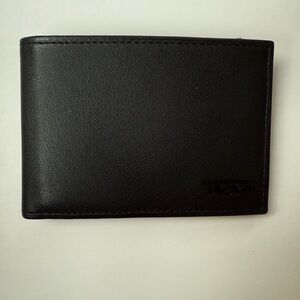NWT Tumi Black Delta Sleek Single Bifold Leather Wallet